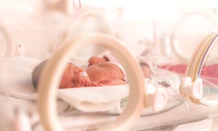 Yataş Bedding Prematüre Bebekleri Yalnız Bırakmıyor