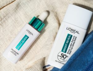 L’ORÉAL PARIS’İN YENİLİKÇİ ÇÖZÜMLERİ İLE KOYU LEKELERE KARŞI NOKTA ATIŞI ÇÖZÜM