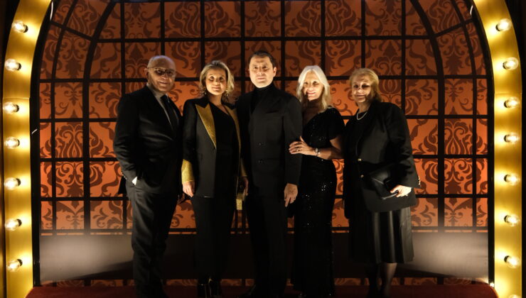 Hemington GQ Men of The Year 2025’te Zamansız Stilini Sergiledi