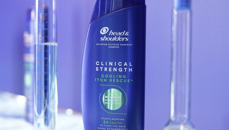 Head & Shoulders Clinical Strength Serisi İnatçı Kepeğe Karşı İki Kat Hızlı Koruma Sağlıyor