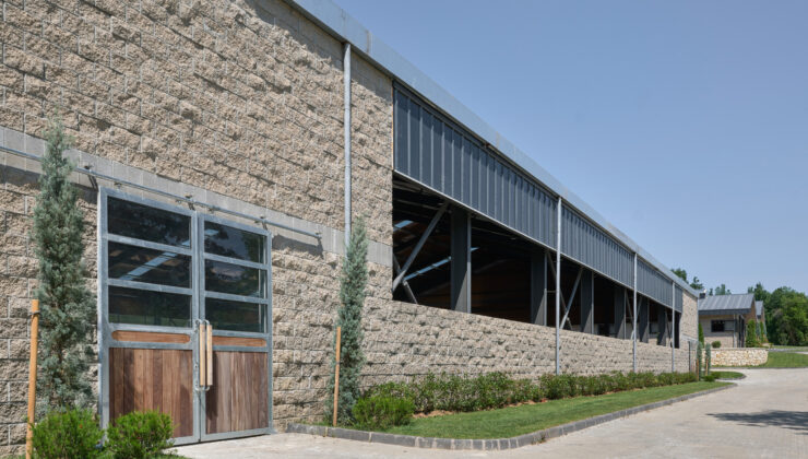 Equine Design Studio Çatalca’da Bozanoğlu Stables’ı Tasarladı