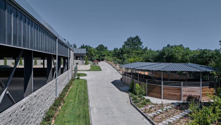 Equine Design Studio Çatalca’da Bozanoğlu Stables’ı Tasarladı