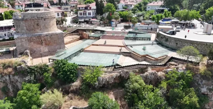 Antalya’da Tarihi Moda Akşamı