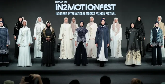 Endonezya Moda Tasarımcıları İstanbul’da Tarihi Sahneye Çıktı