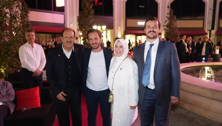 Tarihi Zirve: Florentia Village Küresel Sahnede
